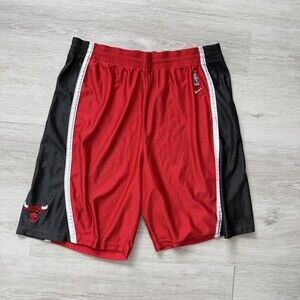 VTG Nike Team Chicago Bulls Shorts 90s NBA Basketball Red Black Size L Men's GUC